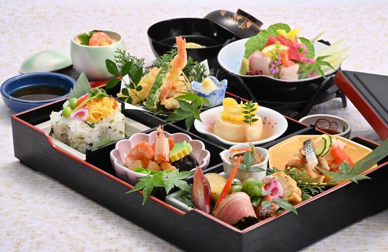 横浜・川崎エリア　お盆中の仕出し宅配なら【割烹味香佐】ぜひお任せ下さい！